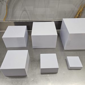 Cubes blanc presentation buffet